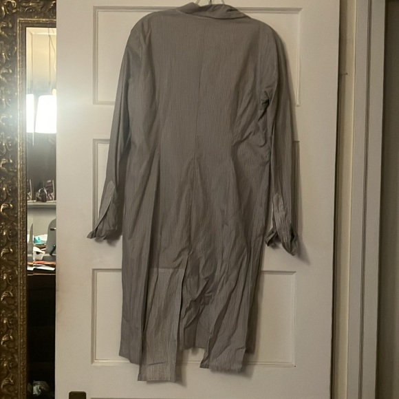 Unique matt hildur button with contrast fabrics and interesting multiple slits. - Picture 3 of 5